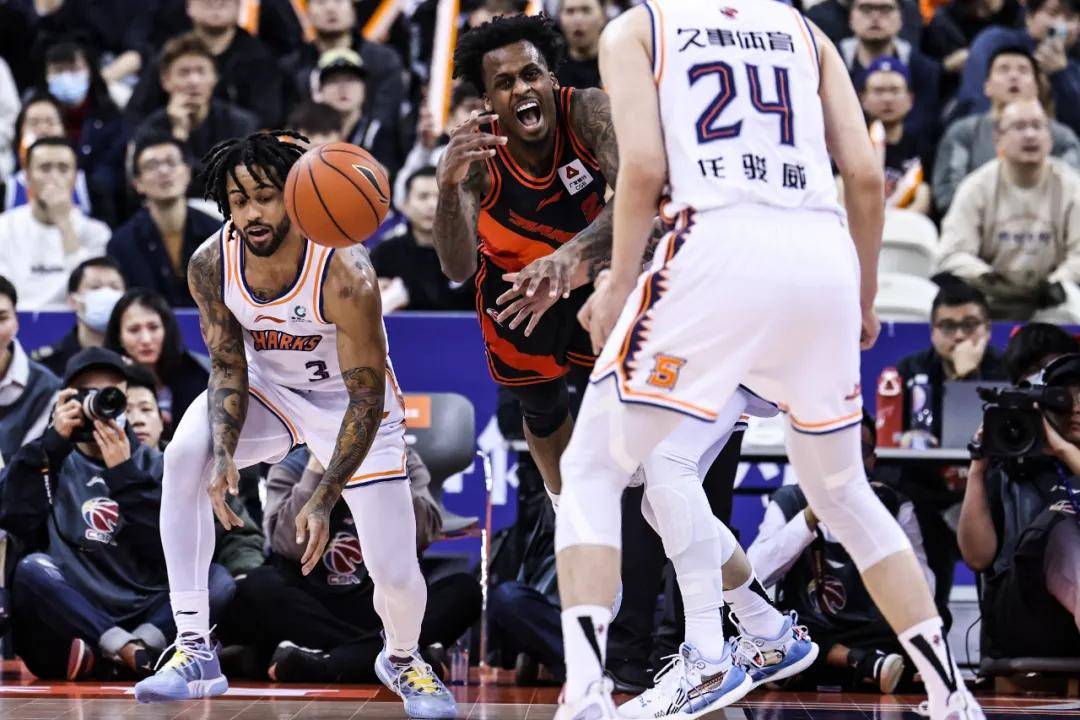 爱游戏入口-包含上海男篮实现三连胜，稳领西部第一的词条