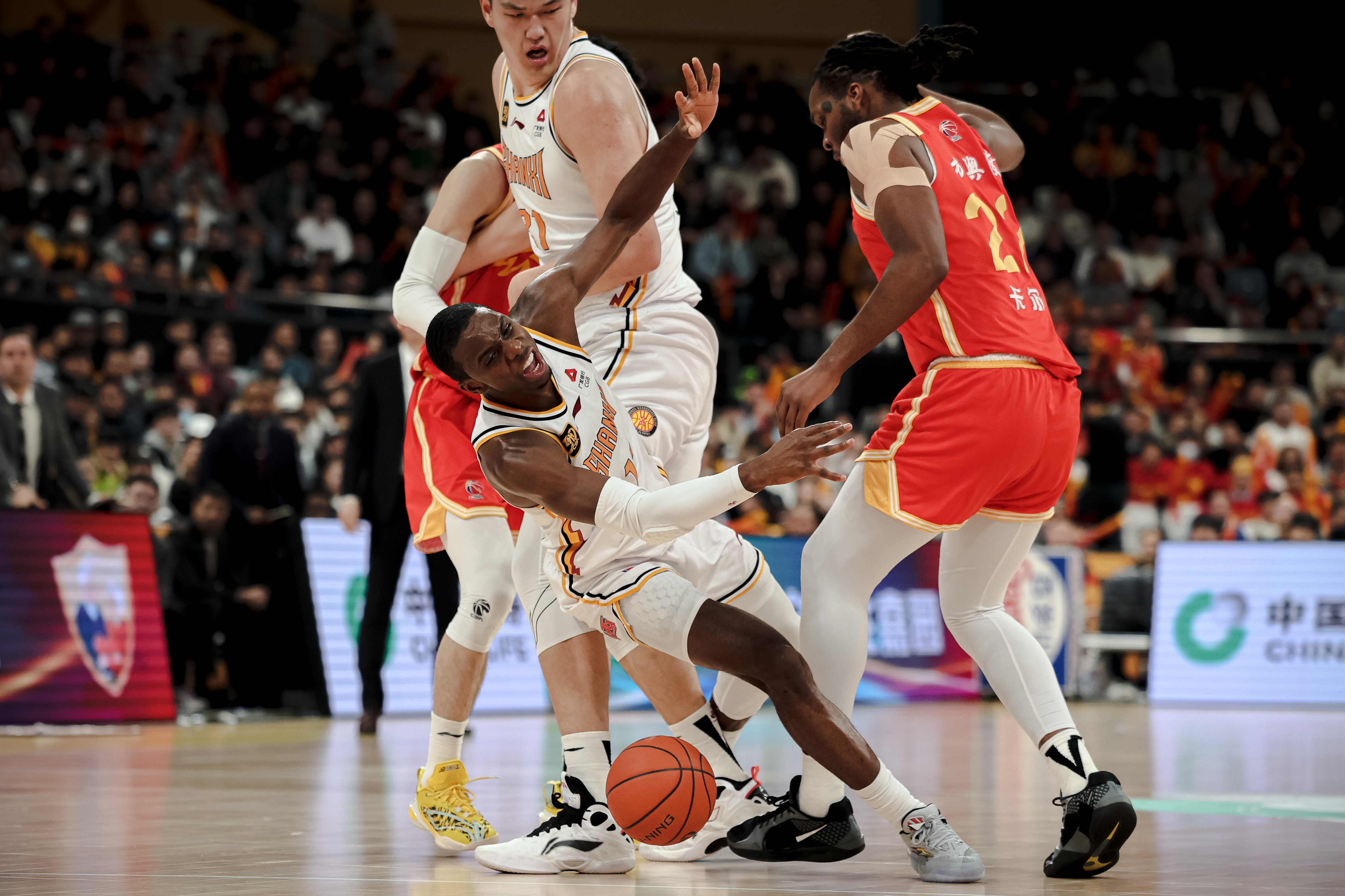 爱游戏官网-精心策划的比赛，CBA联赛上演激烈对决的简单介绍