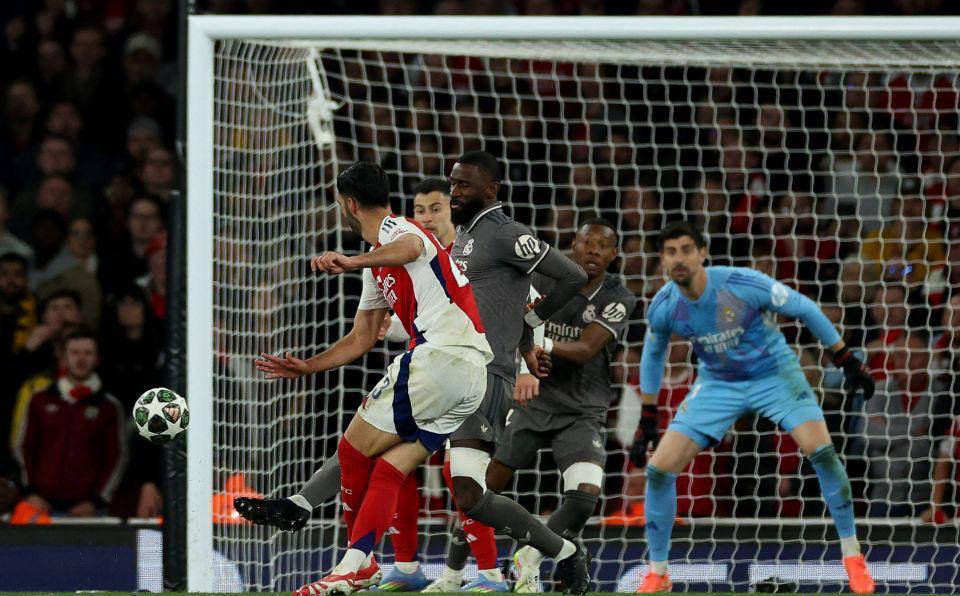 爱游戏入口-包含皇马重返巅峰，逆转胜利令人瞩目的词条