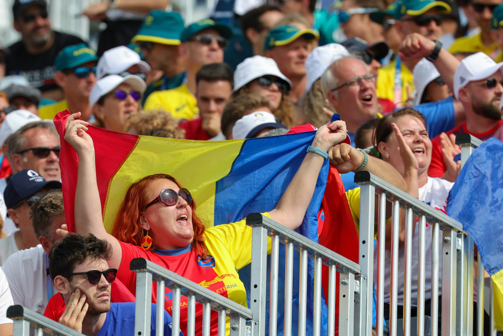 爱游戏官网-英国队在赛艇比赛中取得胜利