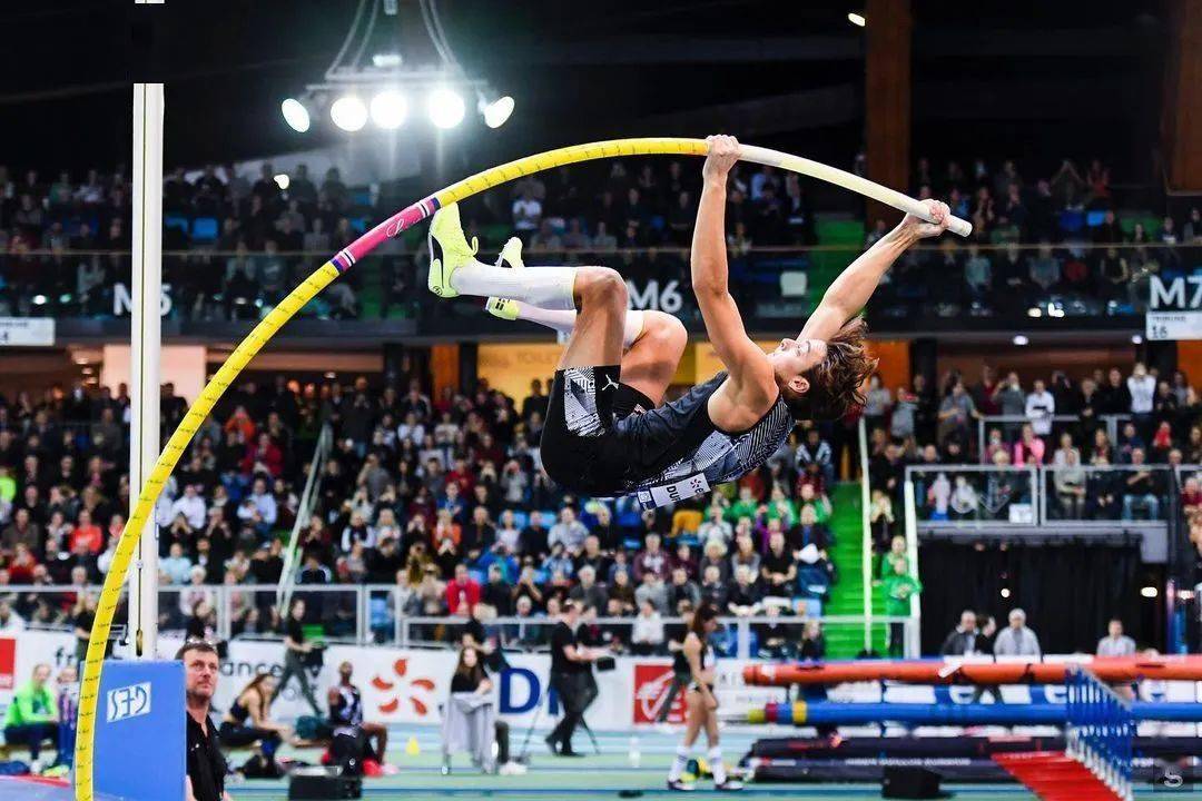 爱游戏-美国运动员刷新世界纪录，实力惊人