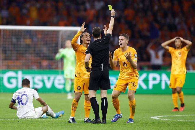 荷兰球队球员因伤无法参加接下来的比赛的简单介绍