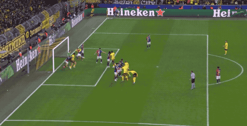 包含多特蒙德遭遇困境，全队士气低迷难以挽回的词条