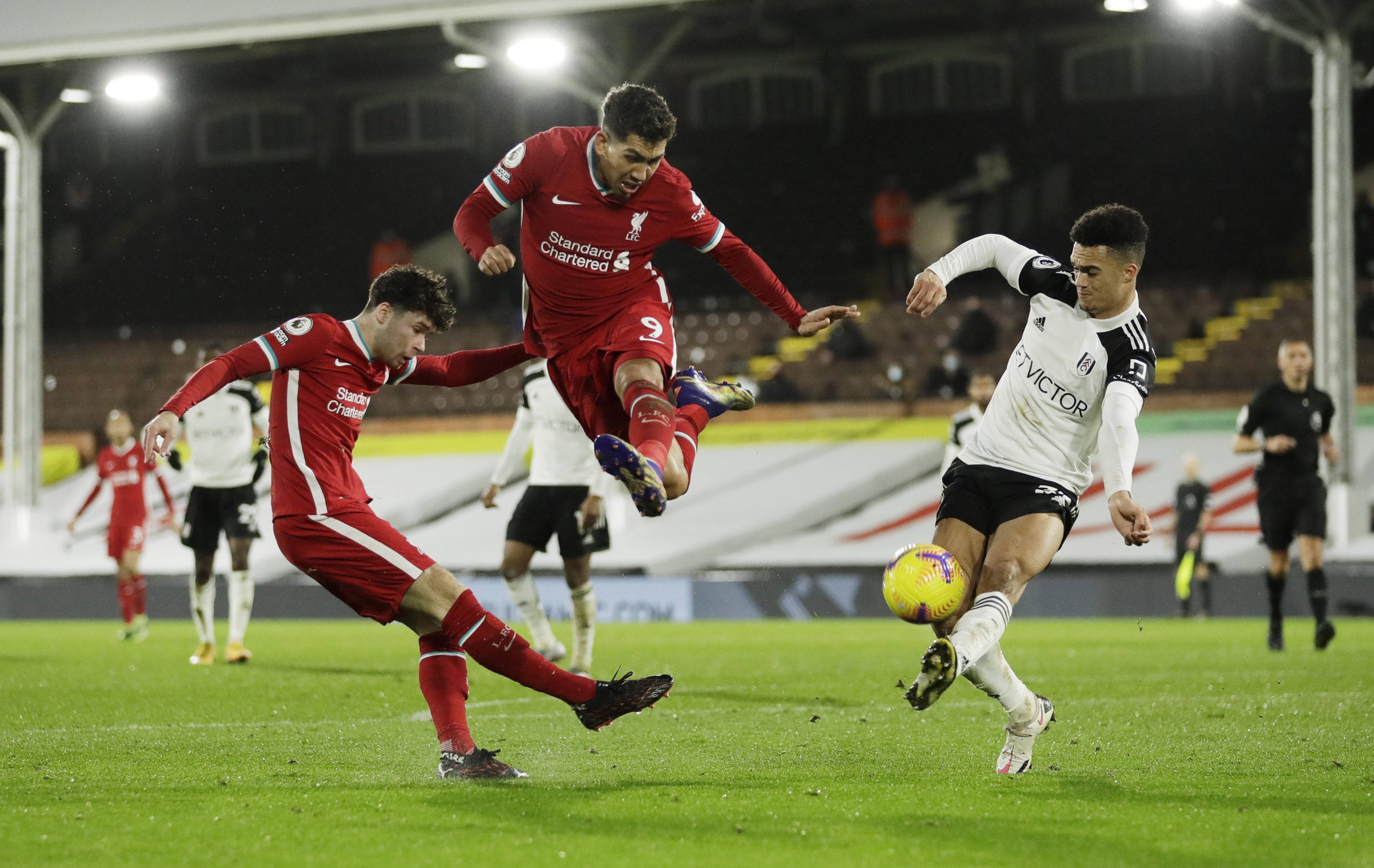 包含马德里竞技在精彩比赛中赢得胜利，球迷欢呼！的词条