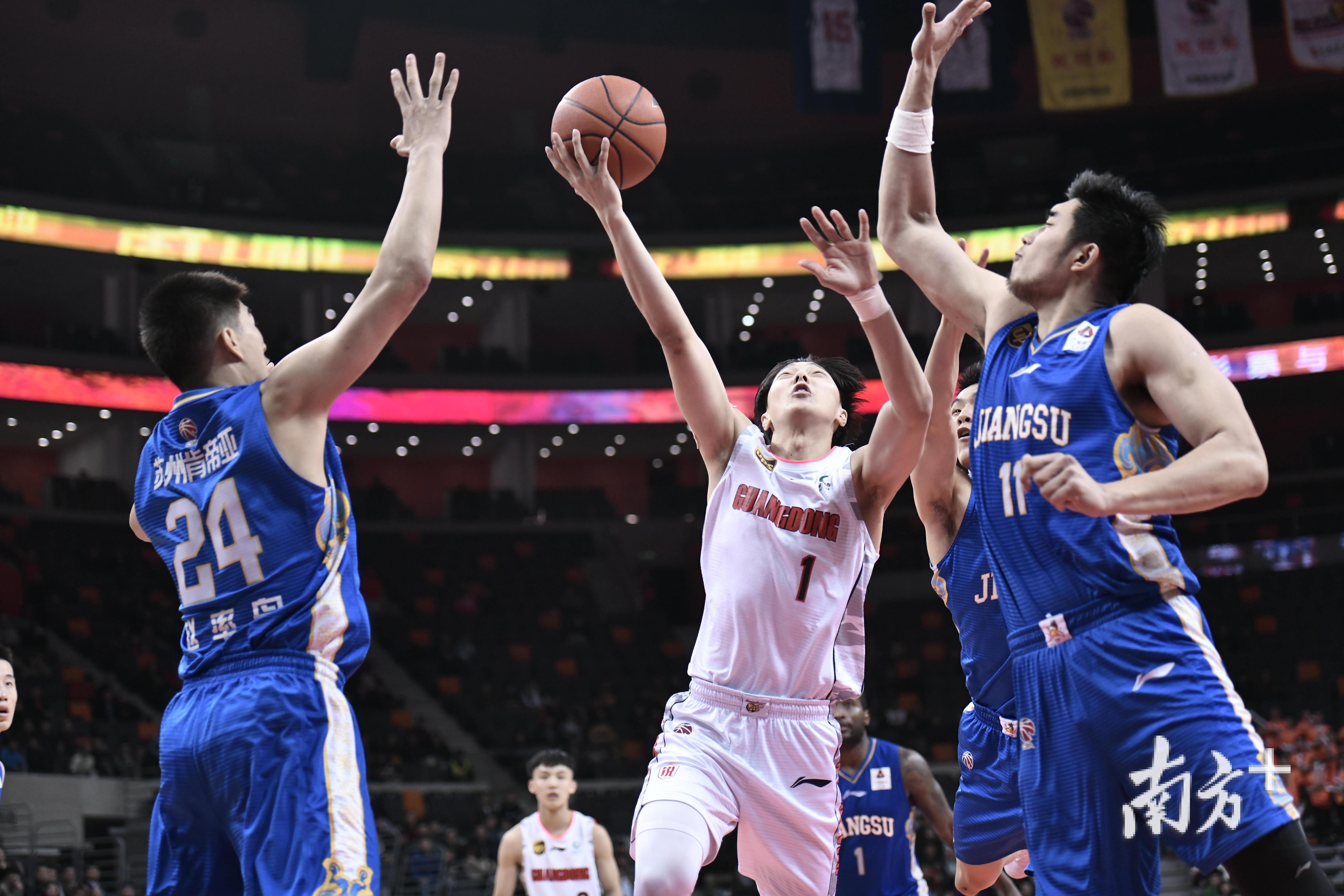 爱游戏-沙尔克陷入危机！继续领跑倒数榜