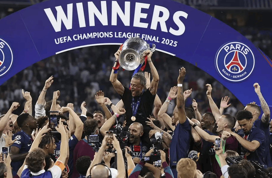 爱游戏官方入口-巴黎轻松赢得胜利,欧冠强等待挑战