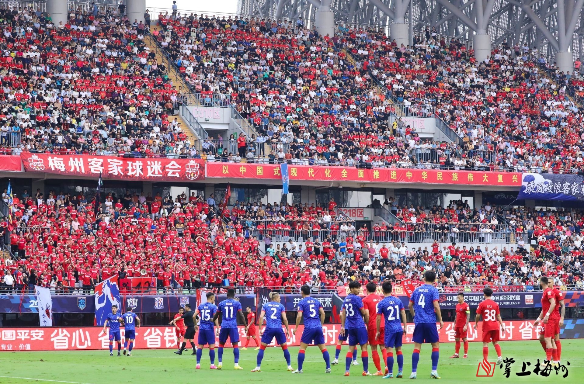 看点百出！球队在客场大获全胜的简单介绍