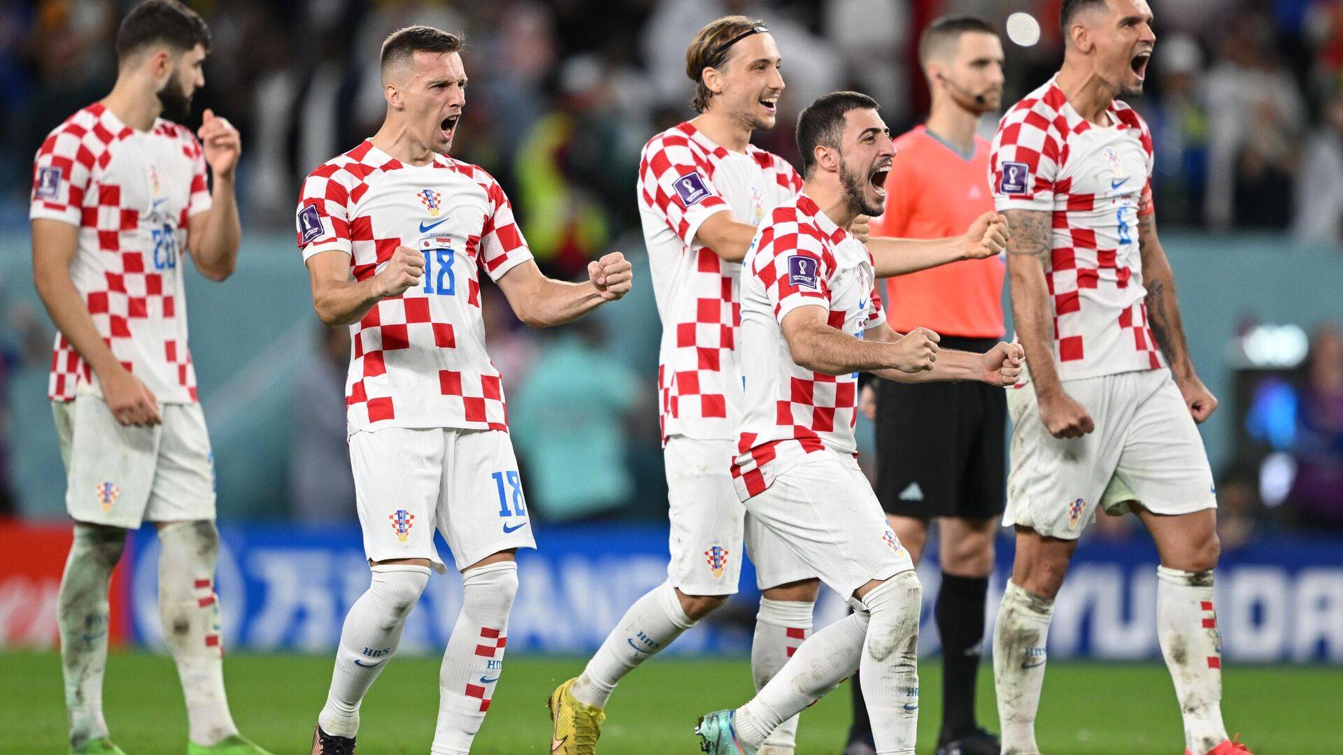 包含克罗地亚力擒英格兰，小组出线形势明朗的词条