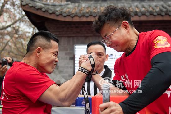 爱游戏官方入口-擂台对决，顶尖球员角逐荣誉的简单介绍