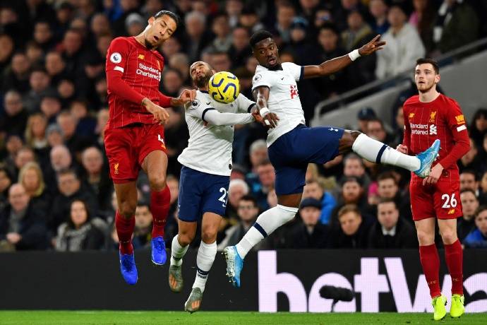 爱游戏体育官网-曼联险胜AC米兰，欧冠强悬念重重的简单介绍