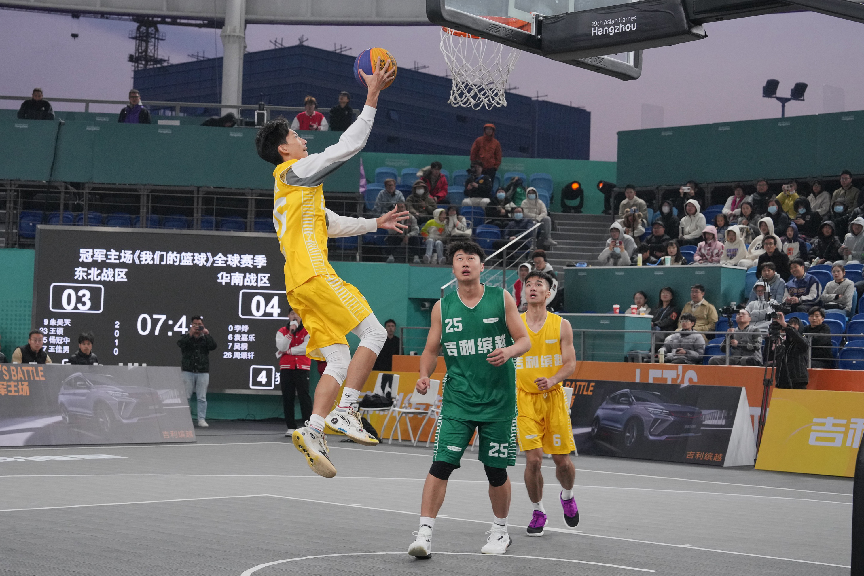 爱游戏官网-包含篮球比赛激烈角逐，各队拼尽全力的词条