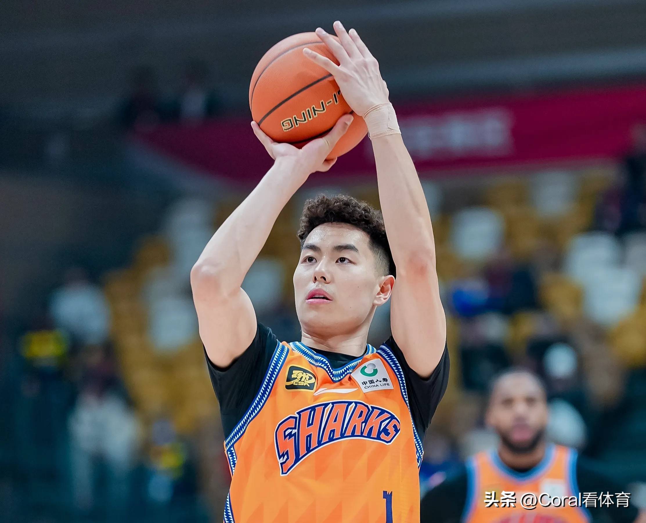 爱游戏官网-江苏男篮迎战广东队，实力对比谁更胜一筹的简单介绍