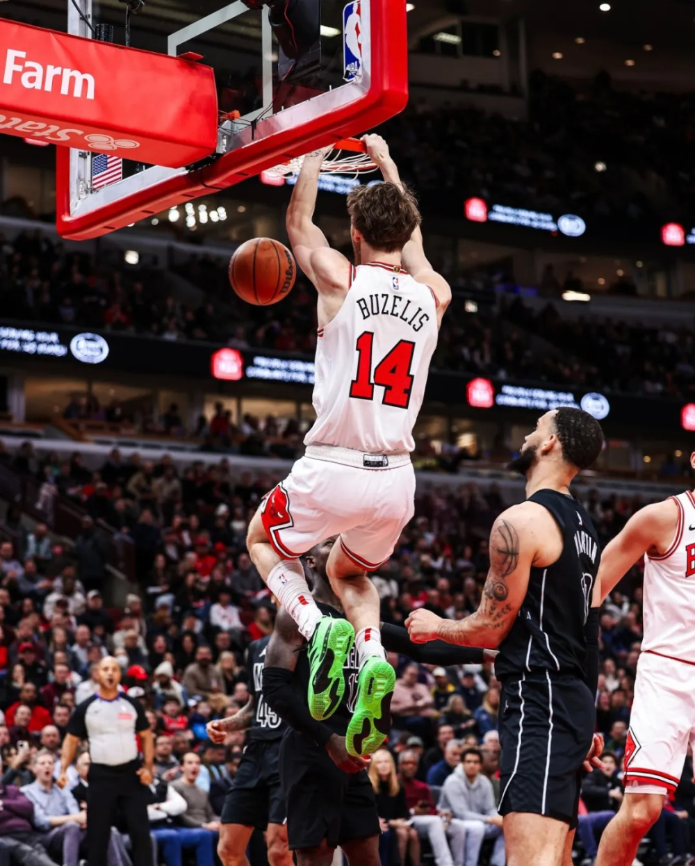 爱游戏官网-公牛主场告捷老鹰，拉文砍下全队最高分的简单介绍