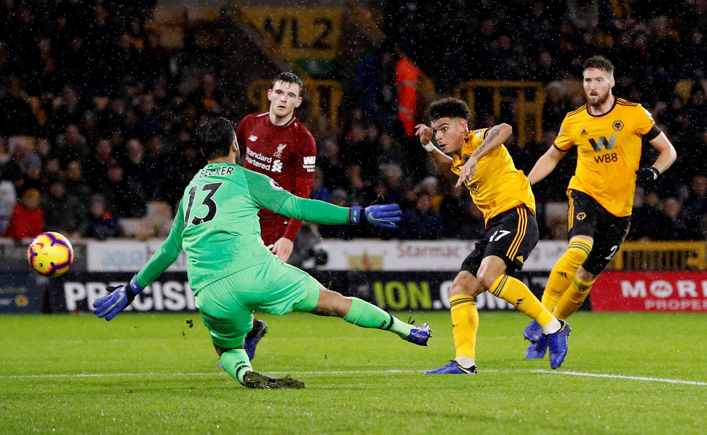 包含富勒姆主场战胜罗瑟汉姆，继续保持稳定的词条