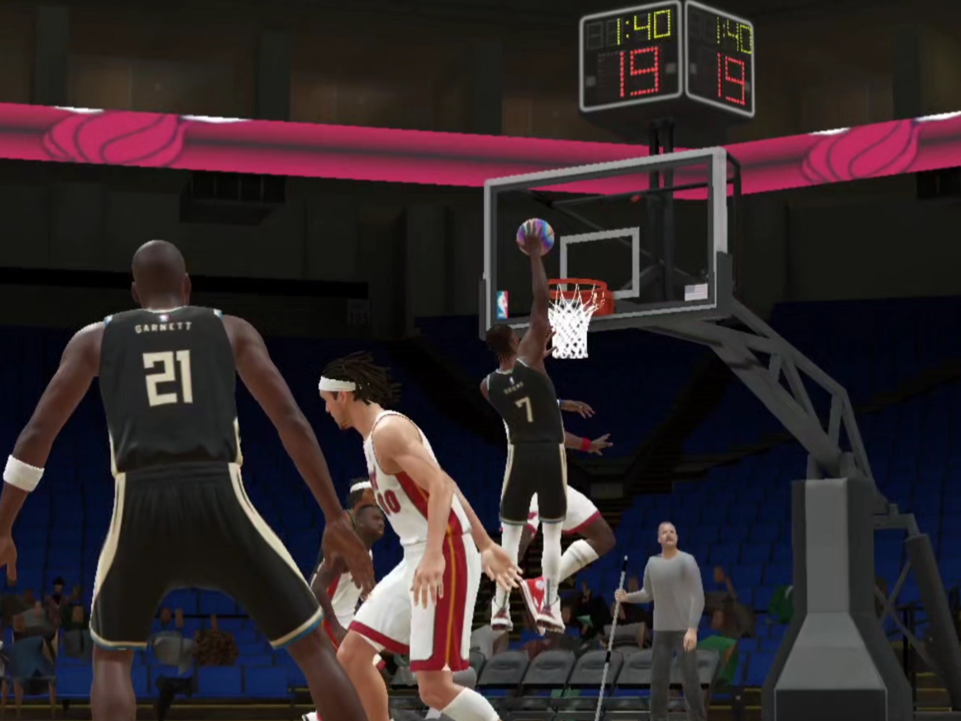 热火球员间传出矛盾，团队协作受影响的简单介绍