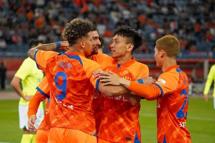 爱游戏官方登录入口-西亚豪门遭遇困境，球队备战关键战役