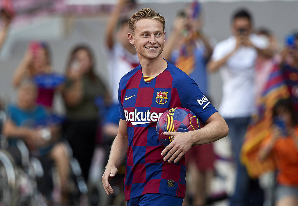 爱游戏网页版-阿贾克斯中场德容加盟拜仁慕尼黑，助力德甲的简单介绍