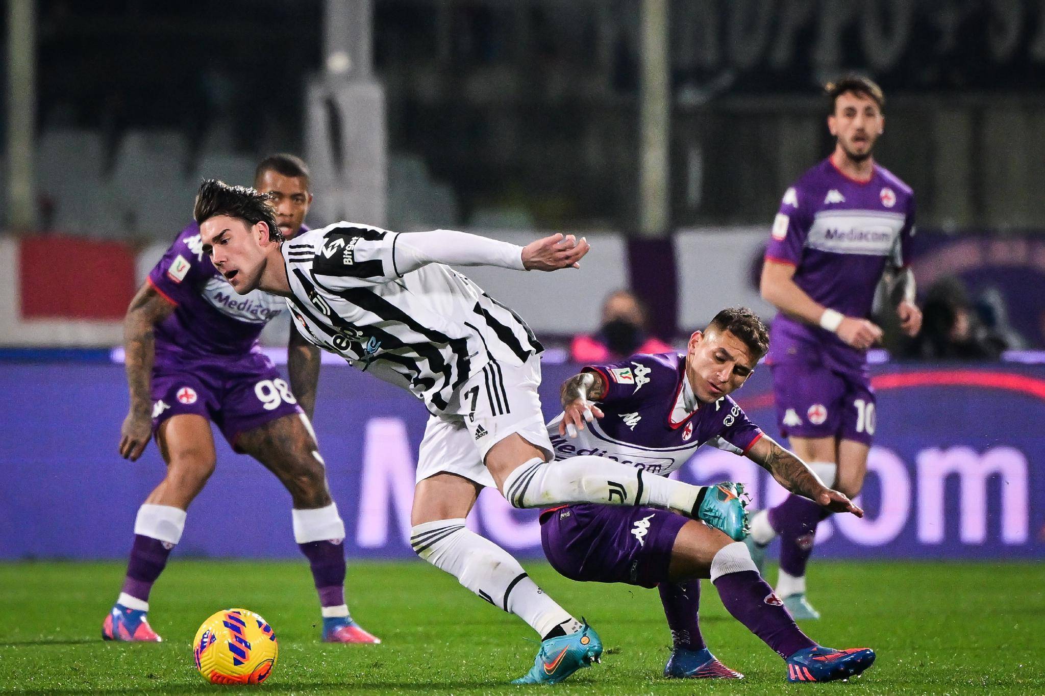 包含罗马胜佛罗伦萨：取得联赛必要胜利的词条