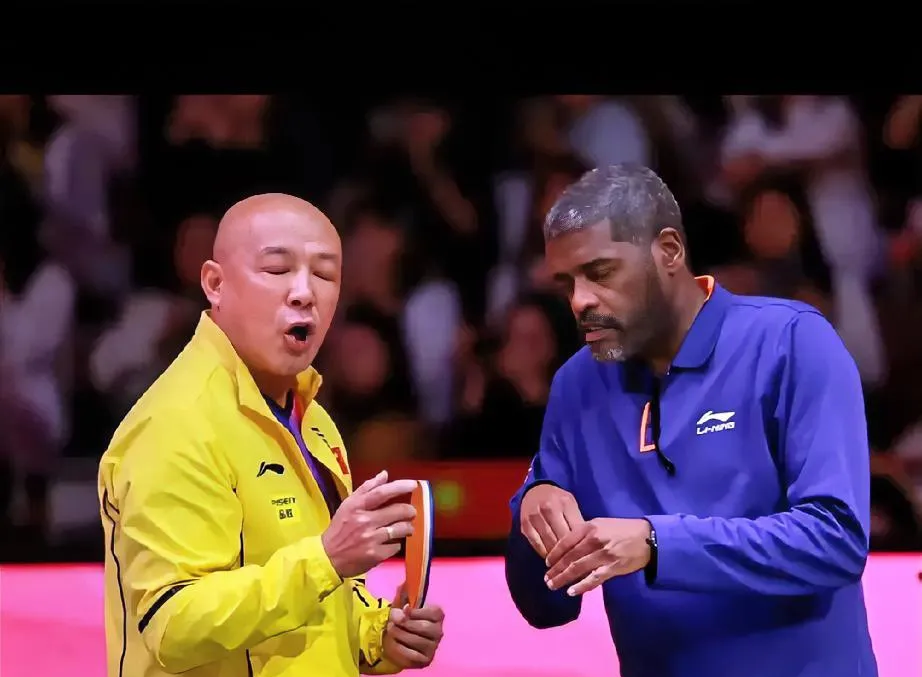 世界名帅指导球队备战，战术娴熟的简单介绍