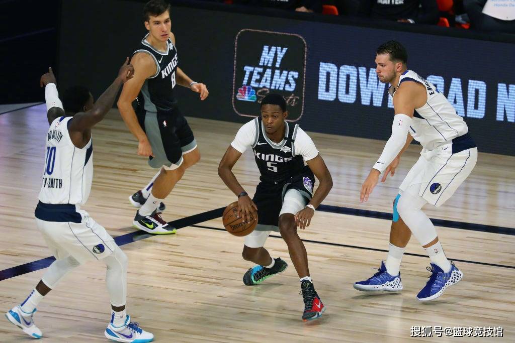 包含球队换帅，新主帅寻找最佳阵容打破僵局的词条