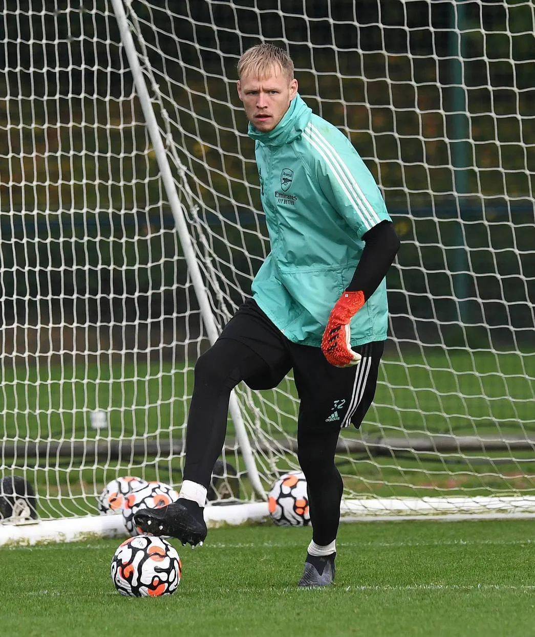 水晶宫主帅提醒球员保持专注，备战下场比赛的简单介绍