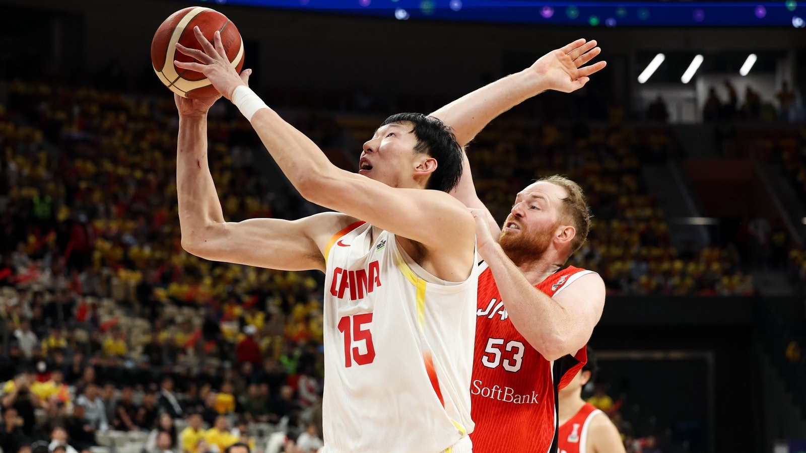 日本篮球联赛战况激烈，名将展现个人技术