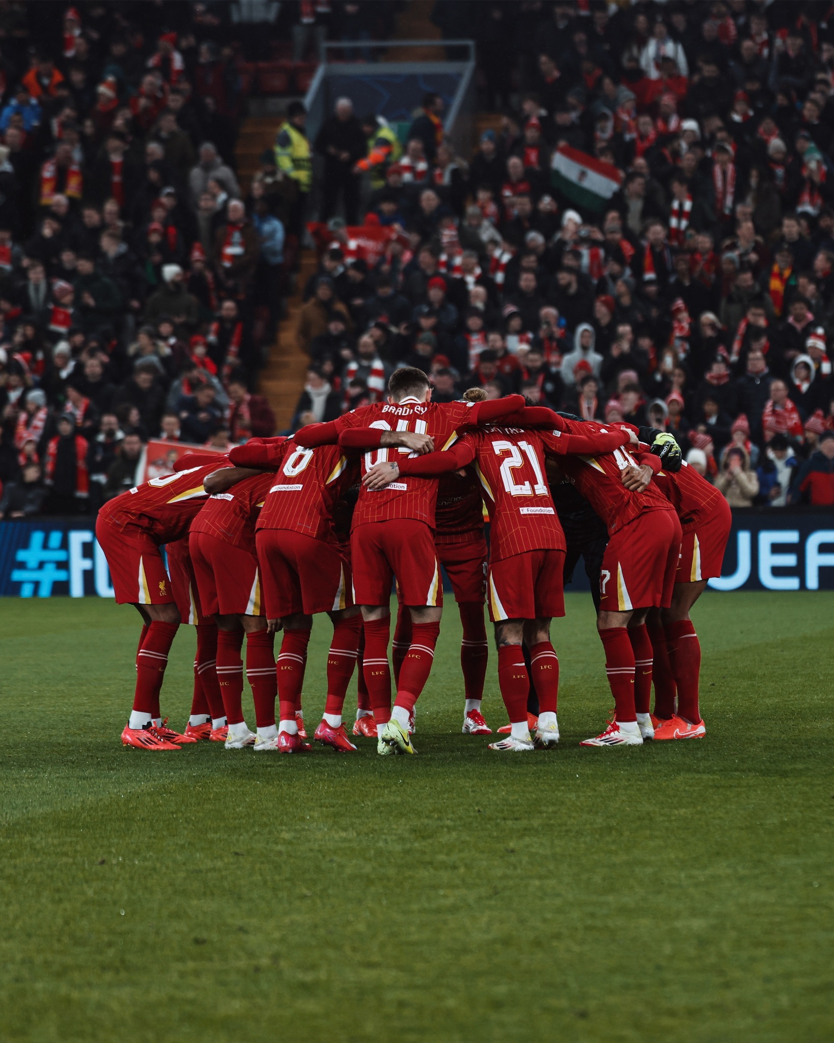 利物浦逆袭取胜,成功跃升晋级赛 利物浦逆袭取胜,成功跃升晋级赛