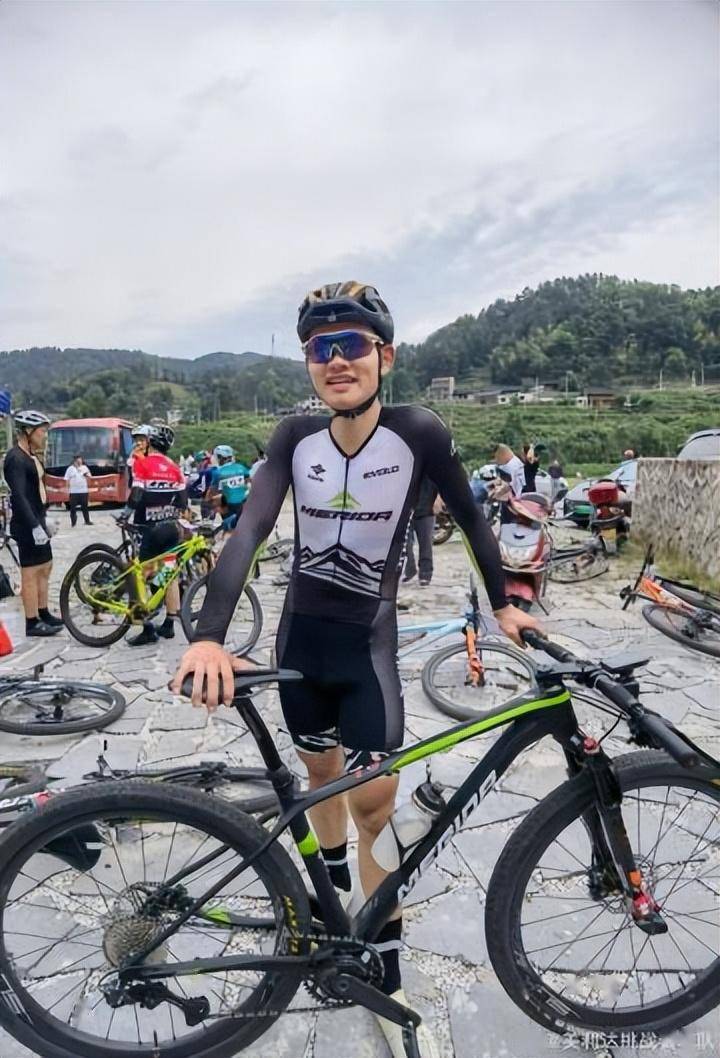 卢森堡自行车选手登上领奖台