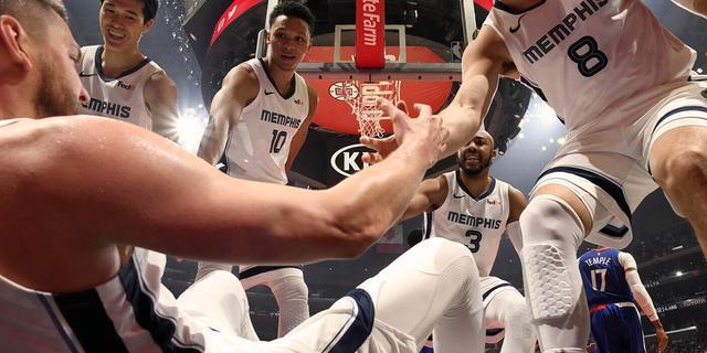 爱游戏app-狼队前锋突围波斯顿！进球进来看不回的简单介绍