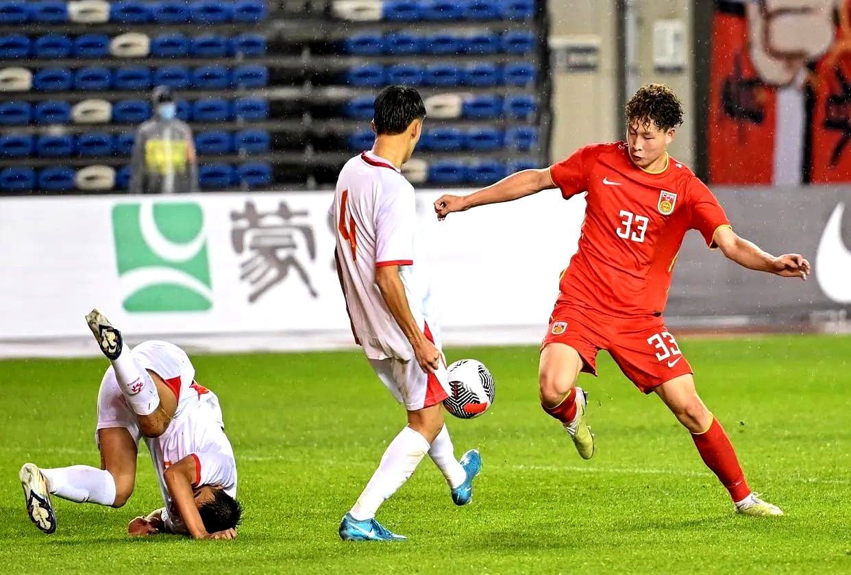 短暂休息后，球队备战下一轮比赛的简单介绍